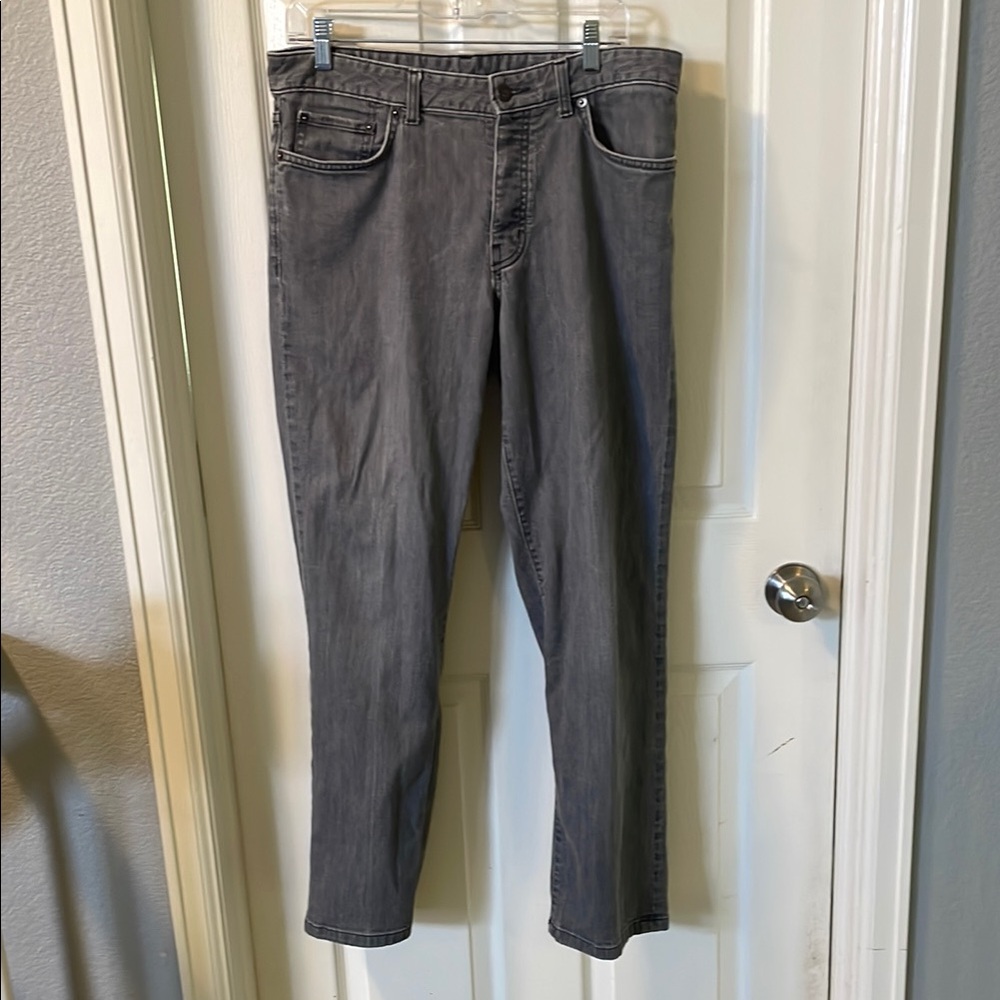 Patagonia Men's Gray Wash Straight Leg Jeans, size 34.